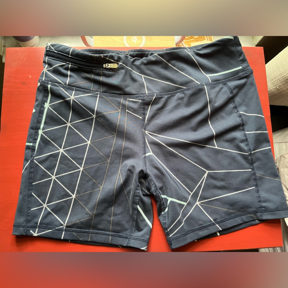 Oiselle women’s fitted shorts size small